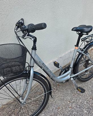 Bici donna con cestello da 26 pollici