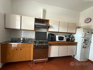 Cucina completa di elettrodomestici