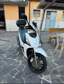 Kymco People 300 GTi