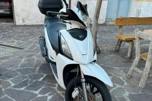 Kymco People 300 GTi