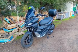 Aprilia SR gt 125  del  2024  6000km