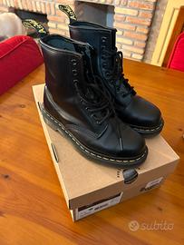 dr martens num 37 black