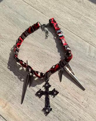 Collana Choker Gotico Croce Nera e Spuntoni Y2K