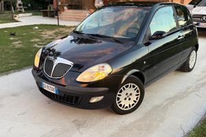Lancia Ypsilon 1.4 16V Oro