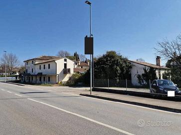 Immobile in asta di 1251 m² con 5 locali e box aut