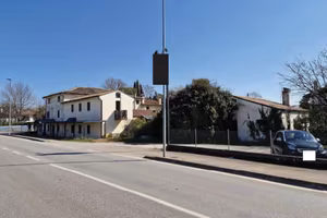 Immobile in asta di 1251 m² con 5 locali e box aut