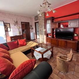 VILLA A SCHIERA D'ANGOLO A ALZANO LOMBARDO