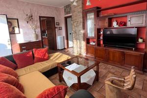 VILLA A SCHIERA D'ANGOLO A ALZANO LOMBARDO