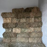 Ballette di erba medica e fieno