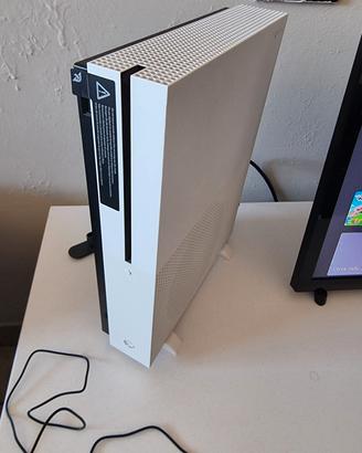XBOX ONE S 1TB + 2 CONTROLLER
