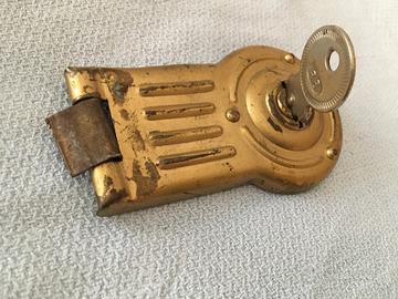 Chiave con serratura per baule epoca