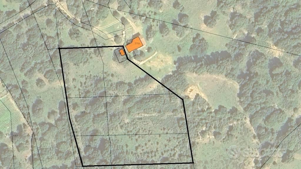 Terreno di 12000 m² a Monti - Altro