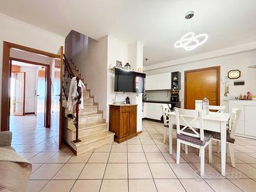 Duplex con doppio terrazzo fronte mare F/145