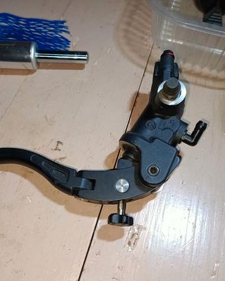 pompa freno anteriore brembo