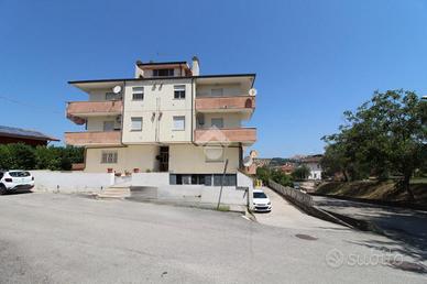 4 LOCALI A CASTELLALTO