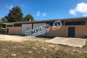 Capannone con servizi e accesso agevole