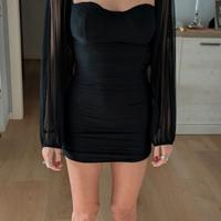 vestito a sera cnrto con maniche trasparenti 