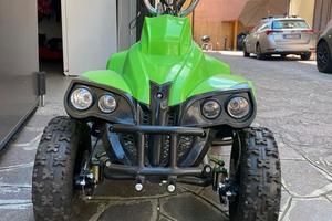 Mini quad per bambini con casco