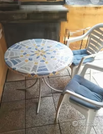 Tavolino da giardino, balcone con 2 sedie. Diam 80