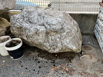 Rocce decorative da giardino