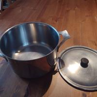 Pentola  acciaio IKEA  con coperchio e 2 manici