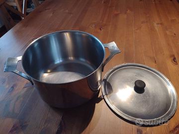 Pentola  acciaio IKEA  con coperchio e 2 manici