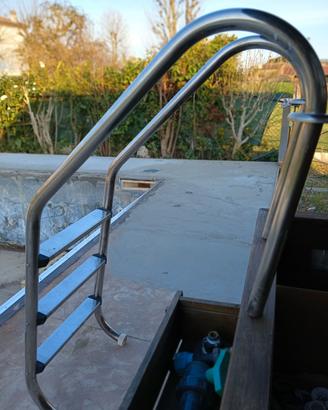 scaletta per piscina