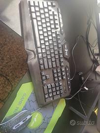   tastiera con maus e tappetino led 