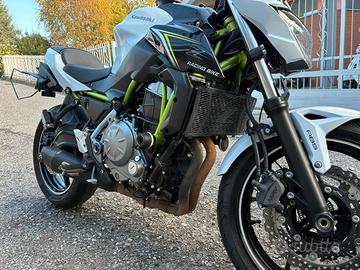 Kawasaki Z 650 - superaccessoriata - neopatentati