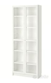 Libreria bianca Billy con ante a vetro OXBERG