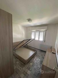 Camera per ragazza vicino m1 san leonardo