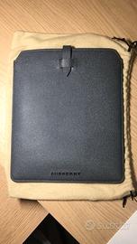 Burberry iPad case in pelle grigia