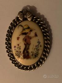 Cornice antica con decorazione