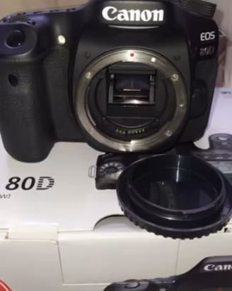 canon 80d nuova +accessori di serie