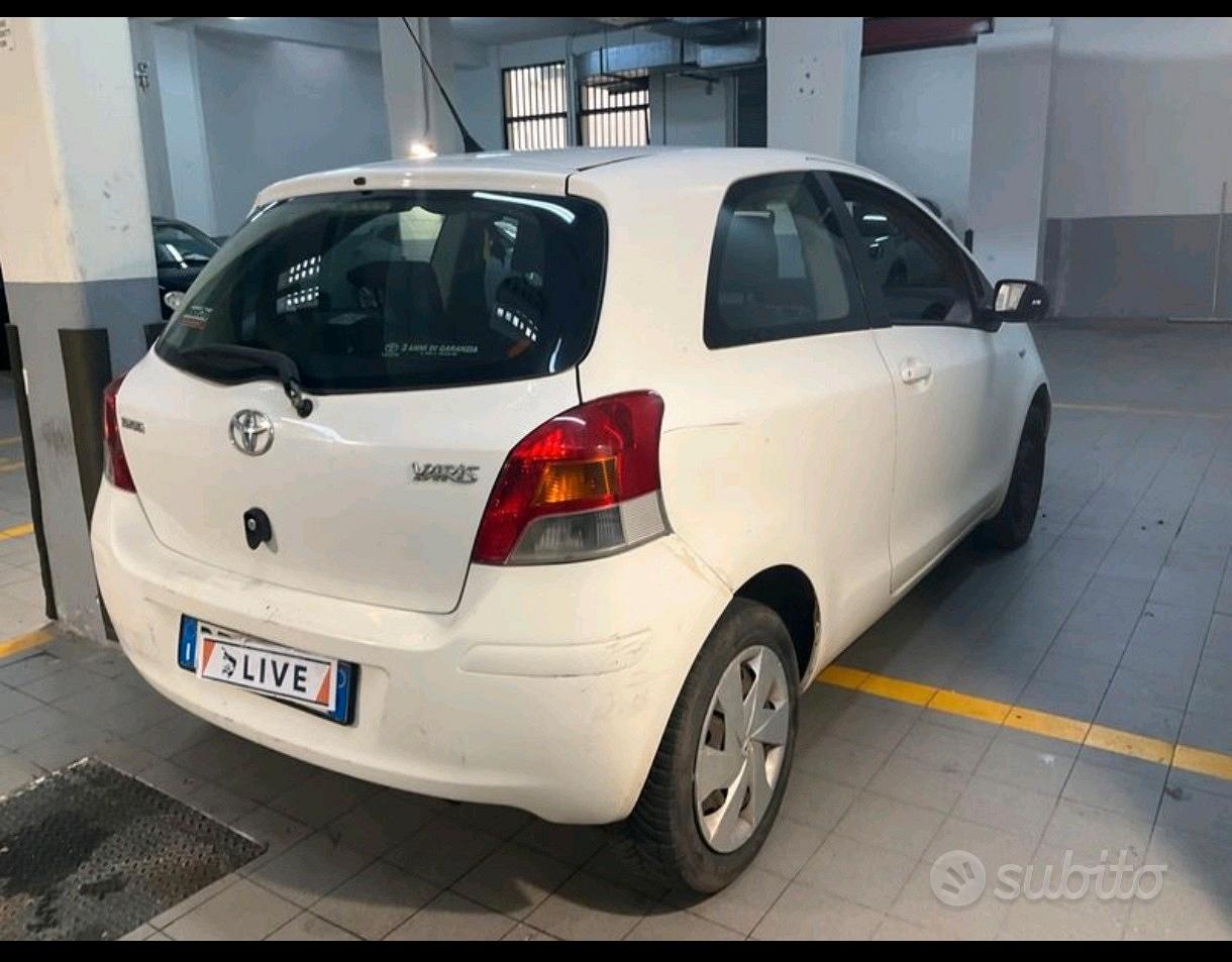 Toyota Yaris 2009 photo 2