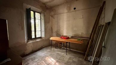 Casa indipendente di 90 m² con 5 locali e box auto