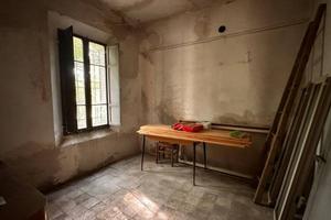Casa indipendente di 90 m² con 5 locali e box auto