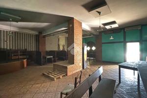 NEGOZIO A CRISPANO
