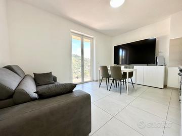 Bilocale completamente ristrutturato ed arredato