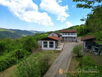Rustico / Casale di 700 m² con più di 5 locali e b