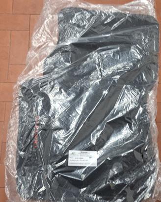 tappetini in moquette nuovi ancora incelofanati. 