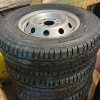 Pneumatici chiodati Michelin Agilis ice x