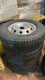 Pneumatici chiodati Michelin Agilis ice x