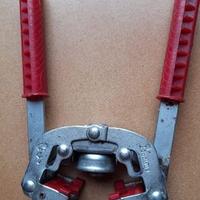 tappatrice manuale per tappi a corona