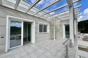 Appartamento di 110 m² con 5 locali e posto auto a