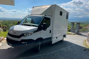 Veicolo trasporto cavalli