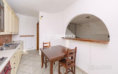QUADRILOCALE IN VILLA CON AMPIO TERRAZZO