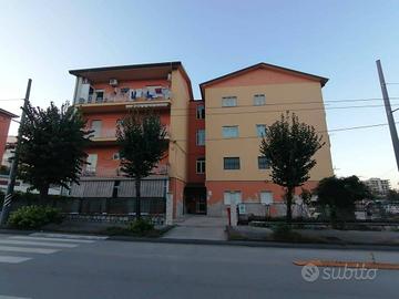 Appartamento di 90 m² con 3 locali e box auto a Av