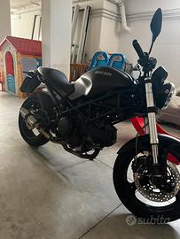 Ducati Monster 695
