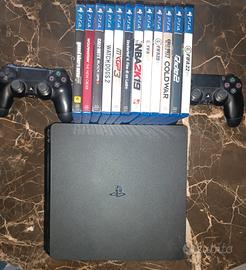 PlayStation 4, 12 giochi e 2 joystick 